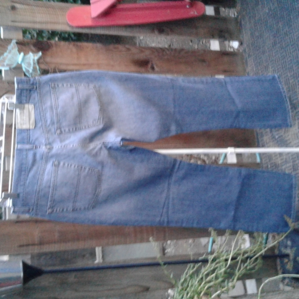 Tommy Hilfiger jeans for men 33-32 good condition bootcut